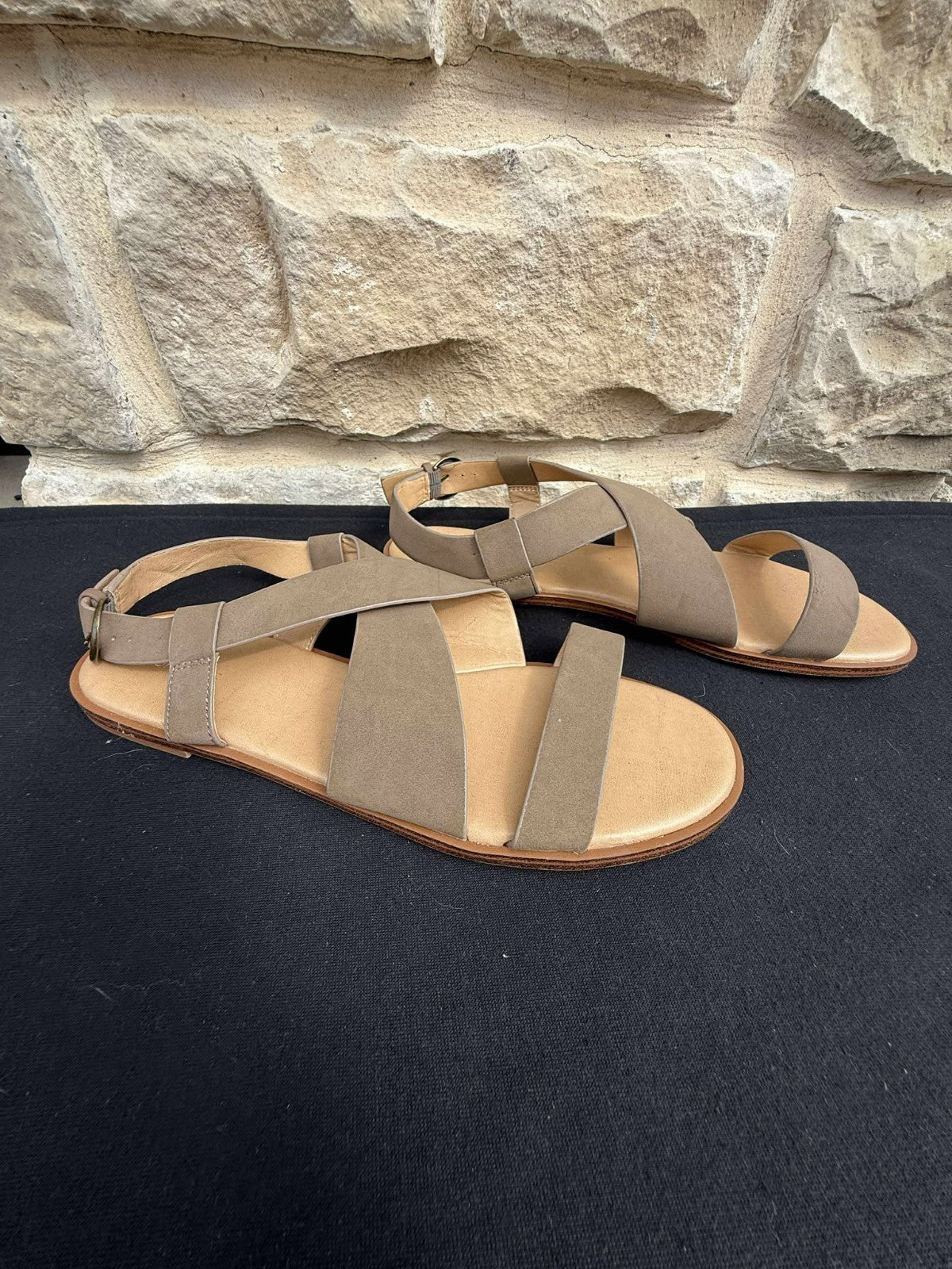Market And Spruce Women’s Criss-Cross Light Brown Strappy Sandals Size 9