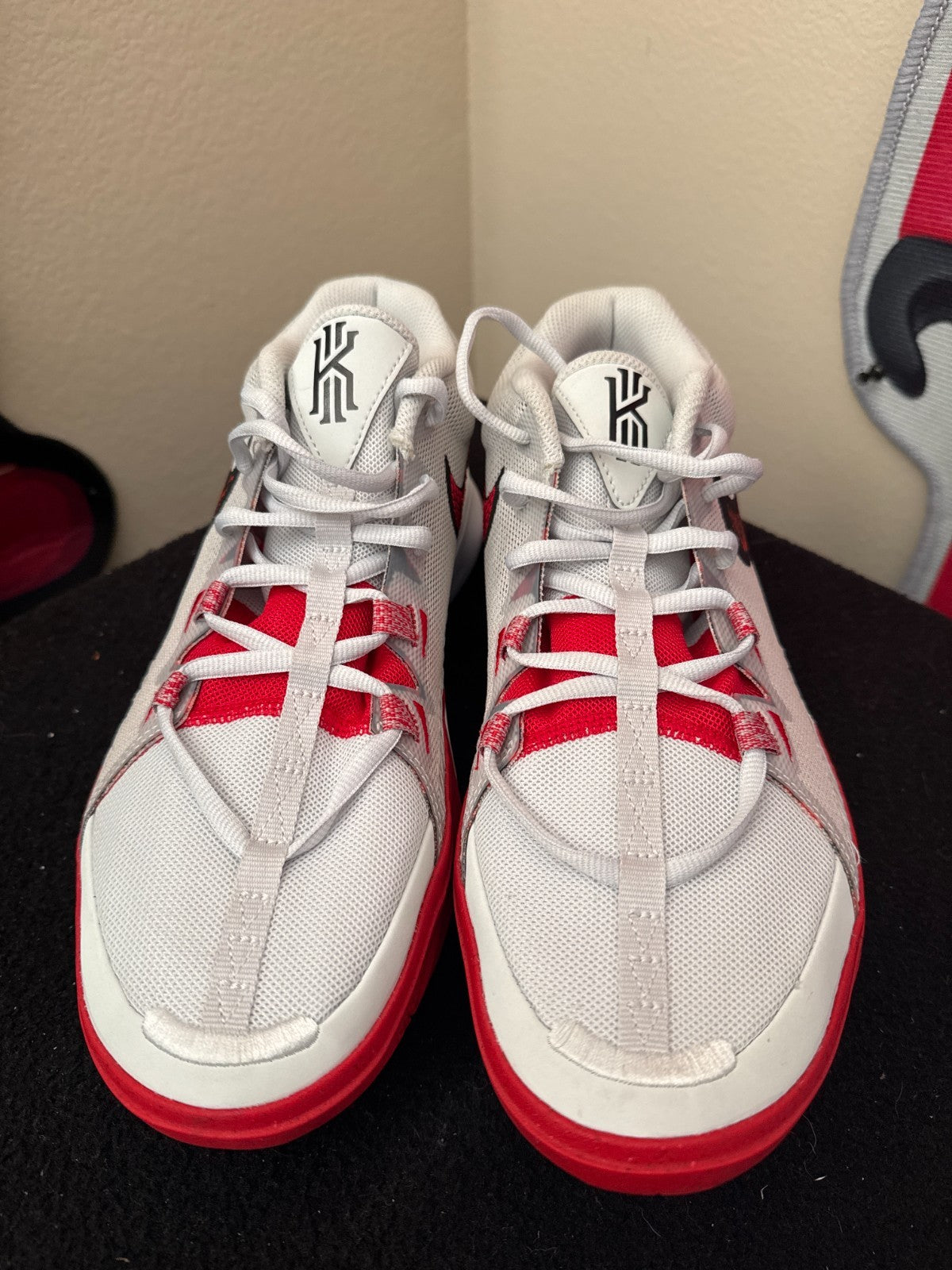 NEW Nike Kyrie Flytrap 6, White Grey Red, Shoe Size 8.5M