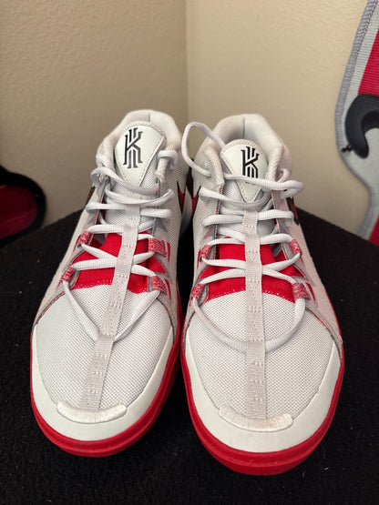 NEW Nike Kyrie Flytrap 6, White Grey Red, Shoe Size 8.5M