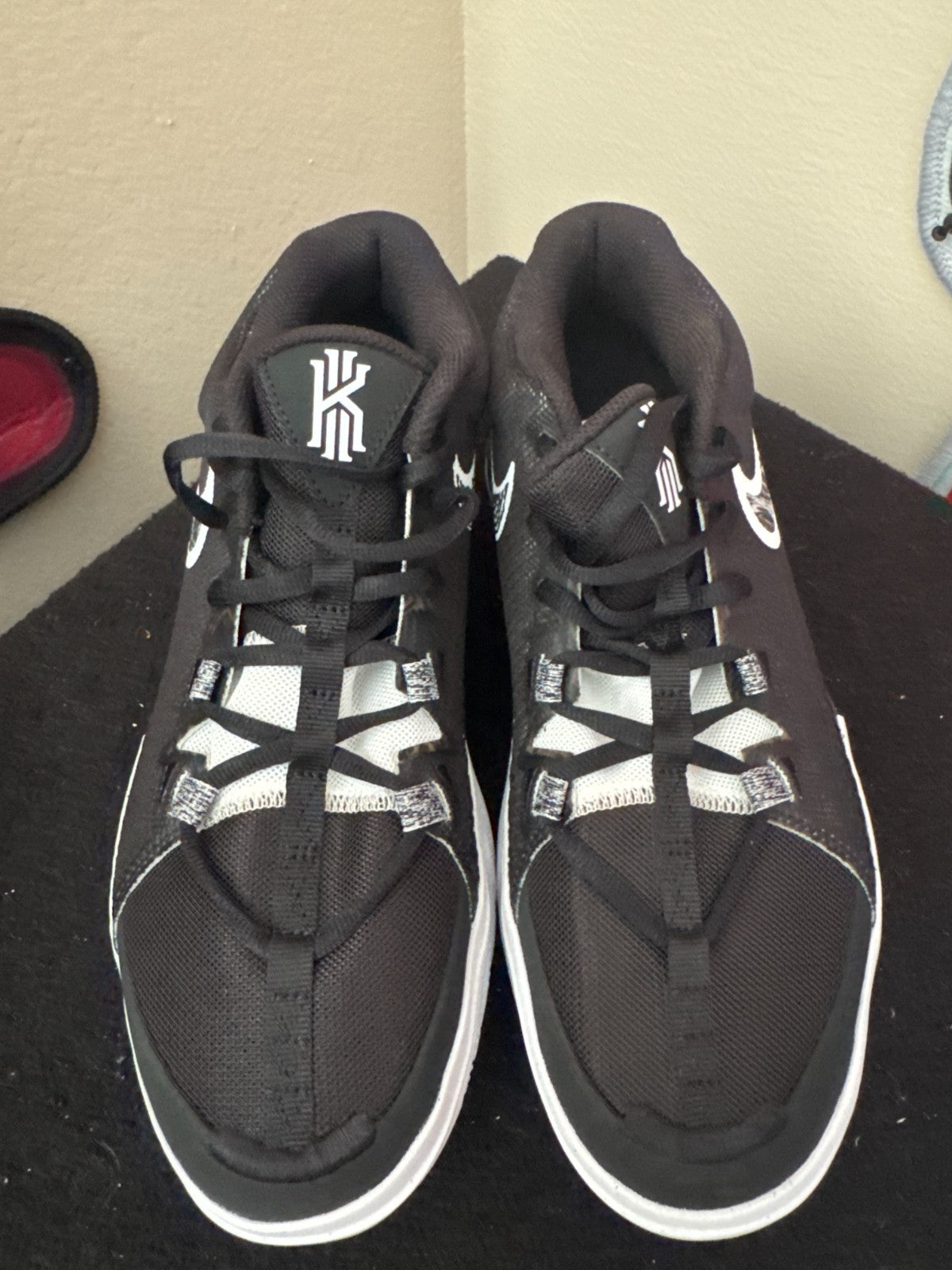 NEW Nike Kyrie Flytrap 6 Black & White Shoe Size 8.5M