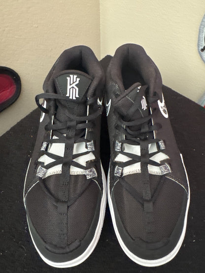 NEW Nike Kyrie Flytrap 6 Black & White Shoe Size 8.5M