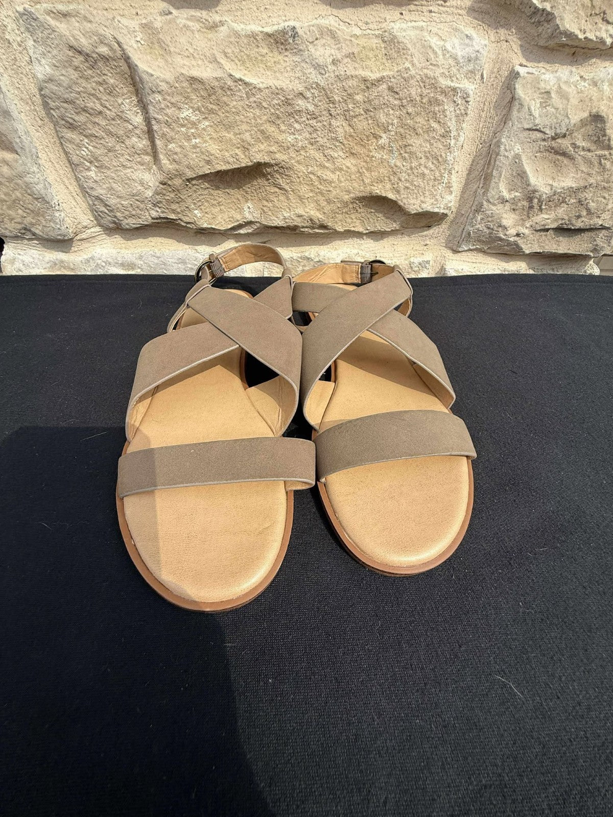 Market And Spruce Women’s Criss-Cross Light Brown Strappy Sandals Size 9