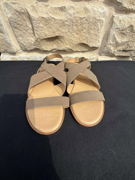 Market And Spruce Women’s Criss-Cross Light Brown Strappy Sandals Size 9