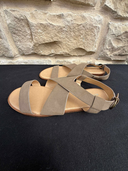 Market And Spruce Women’s Criss-Cross Light Brown Strappy Sandals Size 9