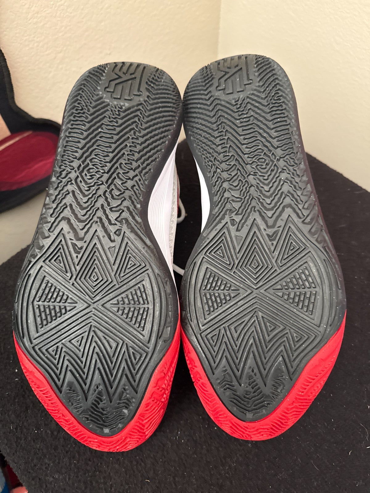 NEW Nike Kyrie Flytrap 6, White Grey Red, Shoe Size 8.5M