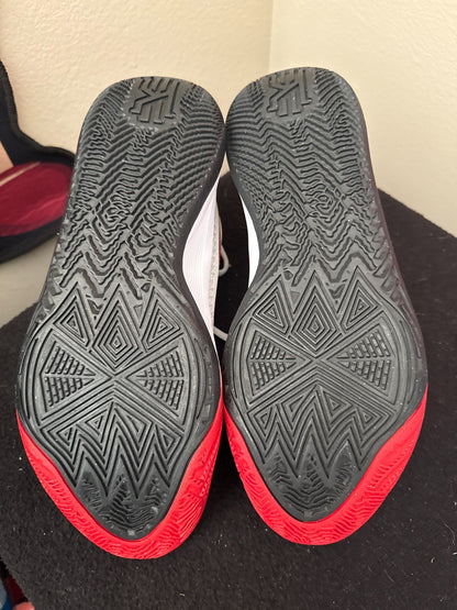 NEW Nike Kyrie Flytrap 6, White Grey Red, Shoe Size 8.5M