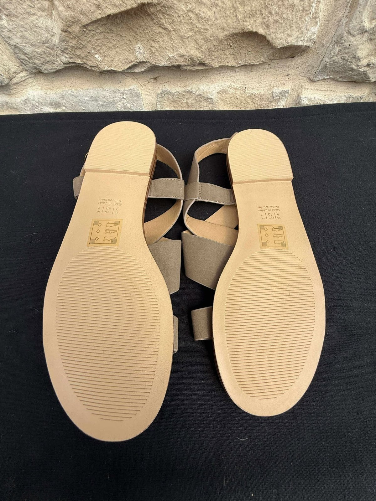 Market And Spruce Women’s Criss-Cross Light Brown Strappy Sandals Size 9