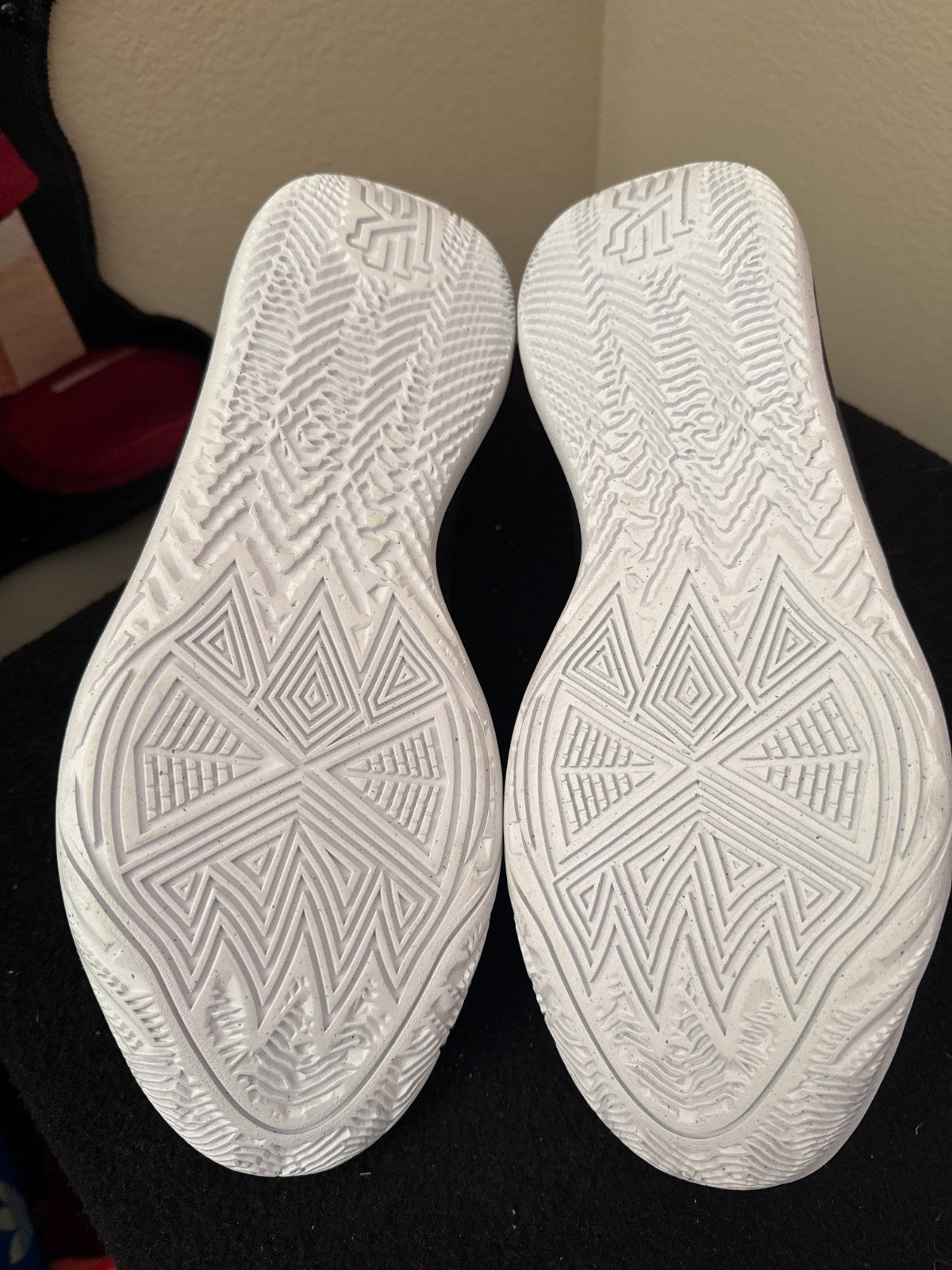 NEW Nike Kyrie Flytrap 6 Black & White Shoe Size 8.5M