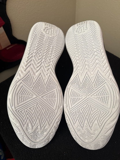 NEW Nike Kyrie Flytrap 6 Black & White Shoe Size 8.5M